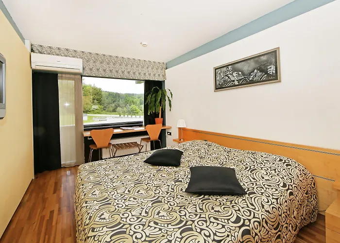 מלון Hotel Grosuplje 3*