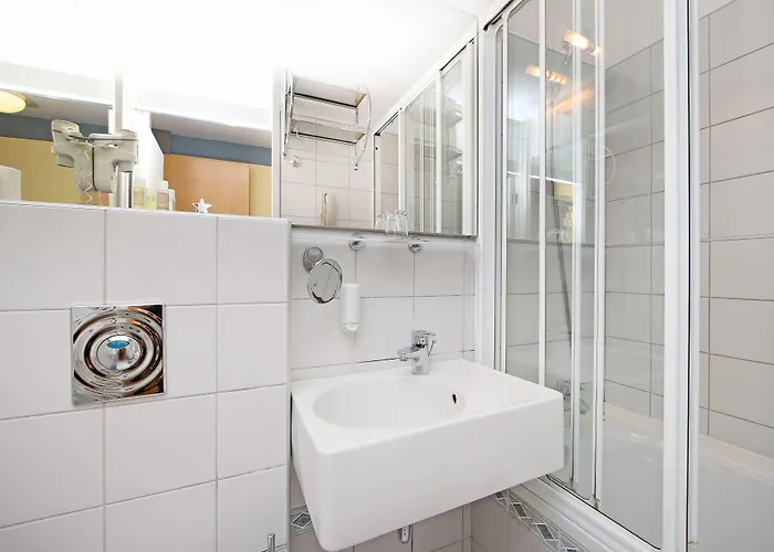 Hotel Grosuplje מלון 3*