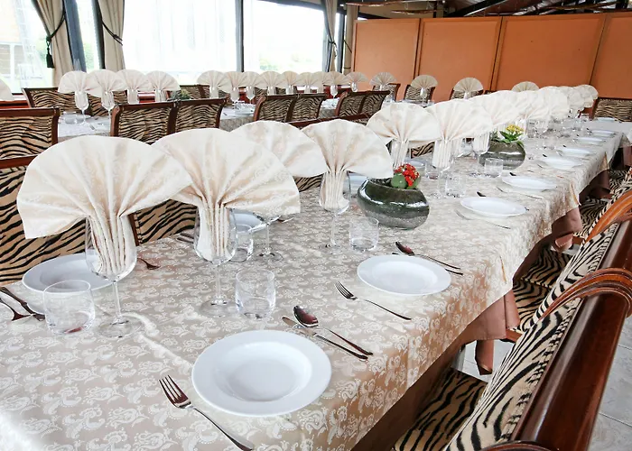 Hotel Grosuplje מלון 3*