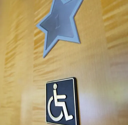 מלון Hotel Grosuplje