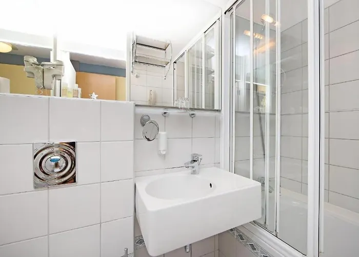 Hotel Grosuplje מלון 3*